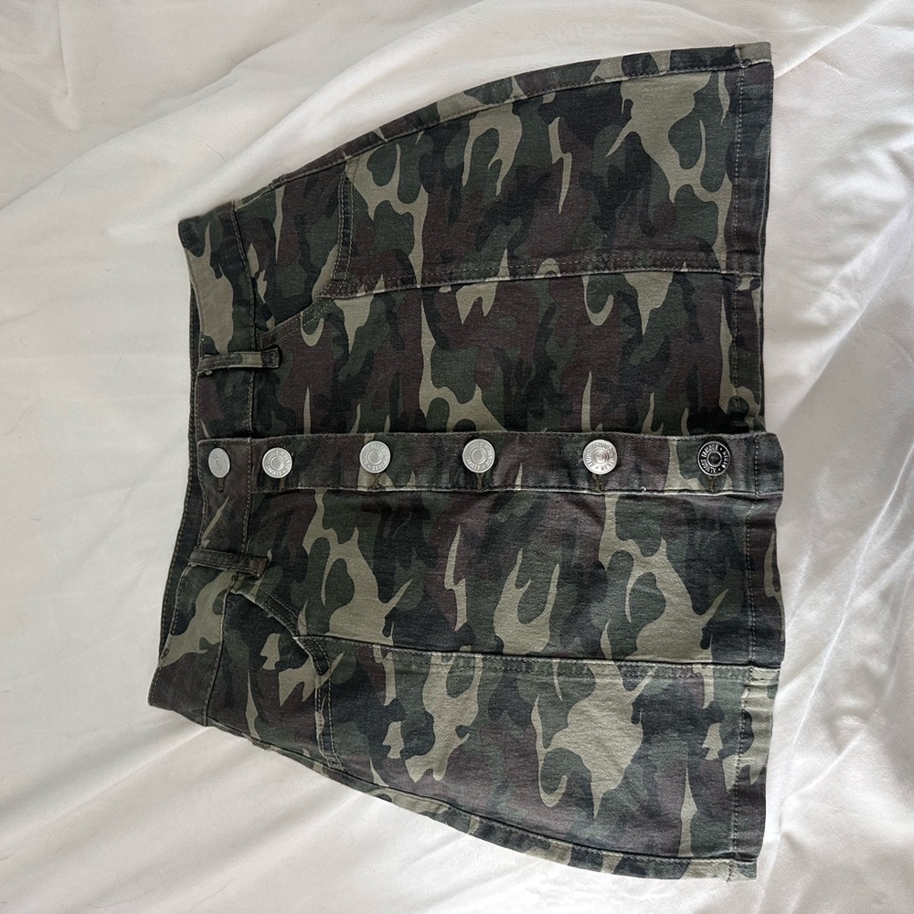 Almost Famous Camo Button-Front Mini Skirt - Green